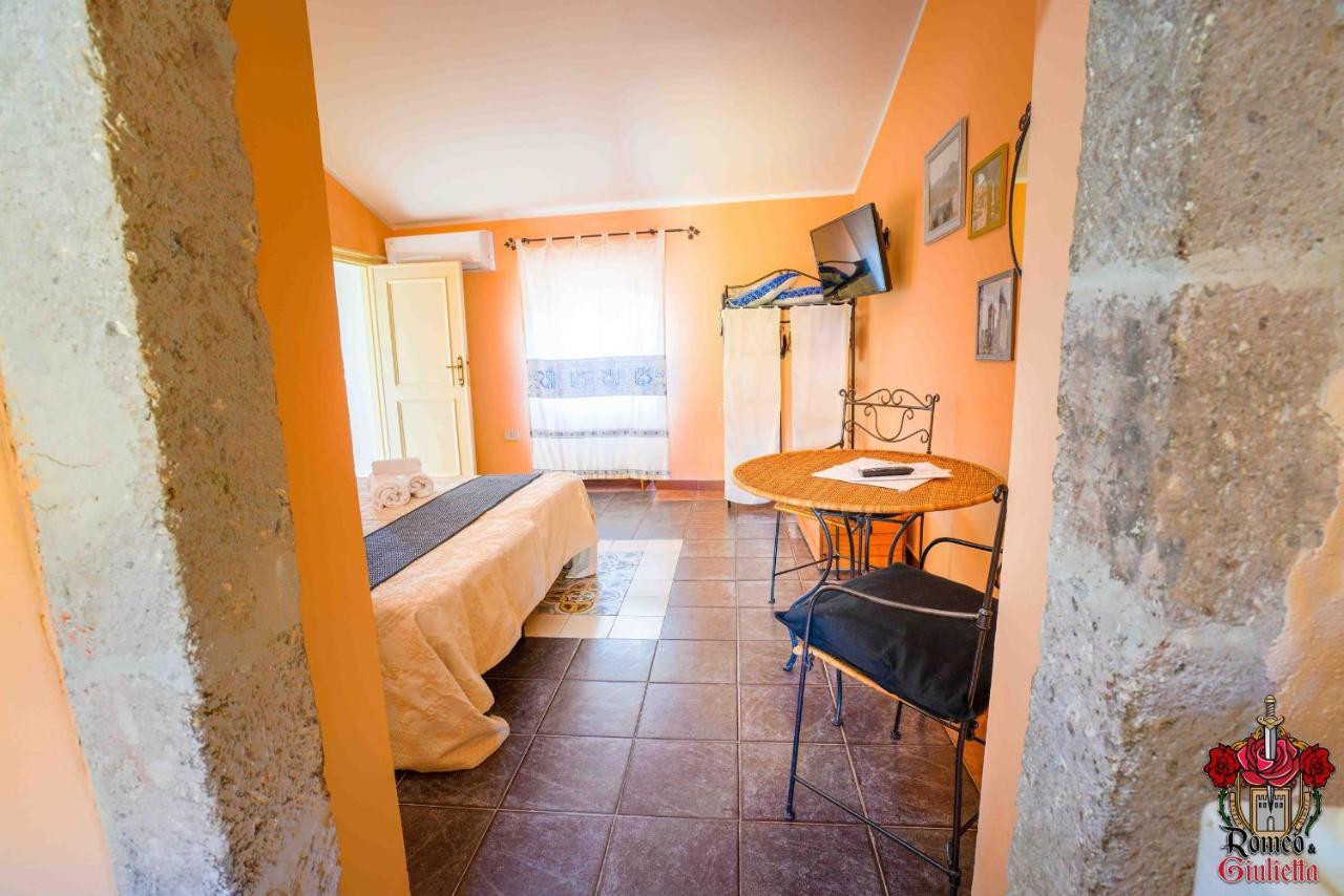 Romeo & Giulietta Rooms Bosa Exterior photo